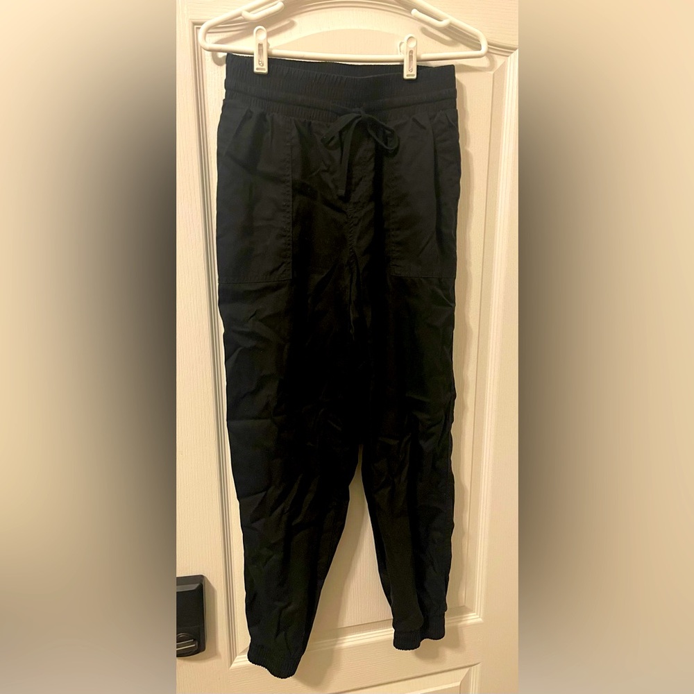 Women’s high rise joggers size small, black